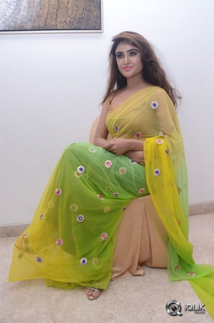 Sony-Cherista-At-Kalamandir-6th-Anniversary-Celebrations